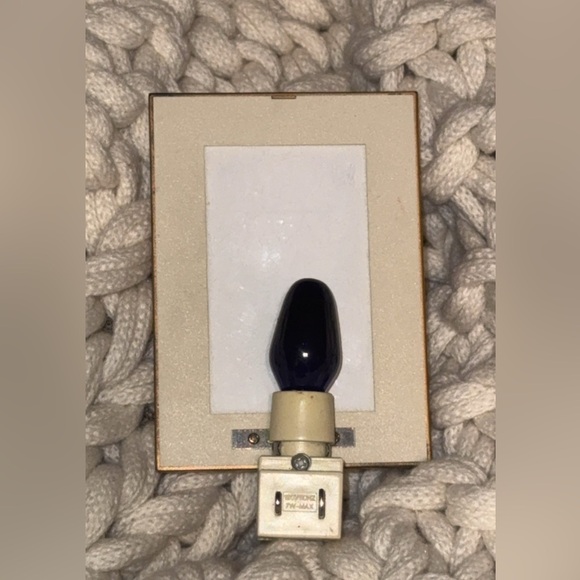 Vintage Gold Framed Religious Night Light - Picture 3 of 5